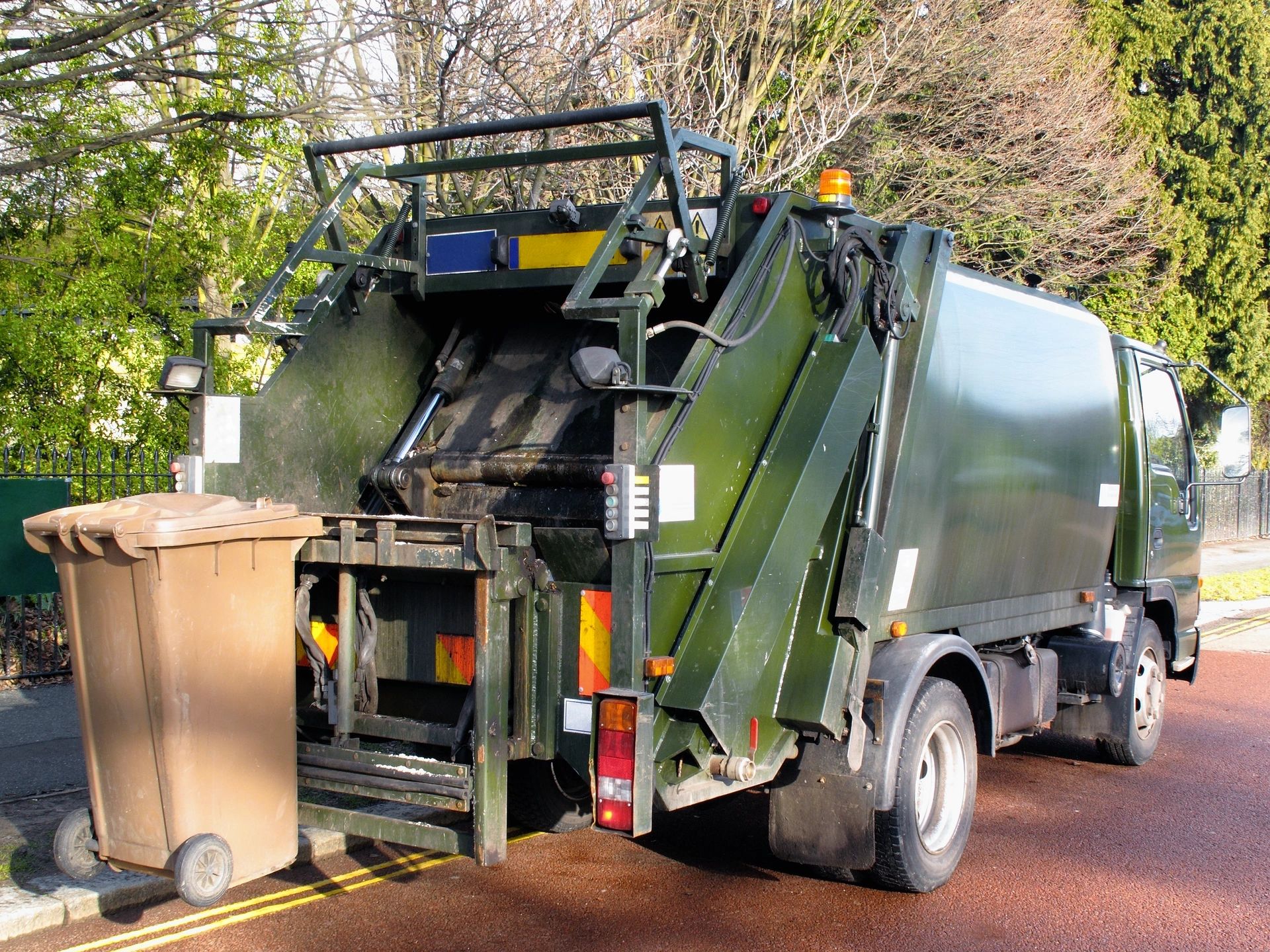 empty used residential trash carts        
        <figure class=